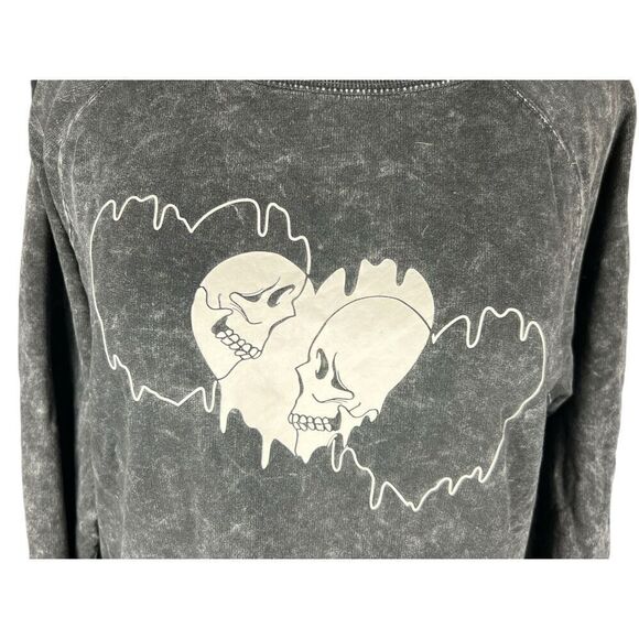 Torrid 1x Raglan Sweatshirt Ultra Soft Fleece Skull Heart Black Wash pullover - Picture 3 of 6